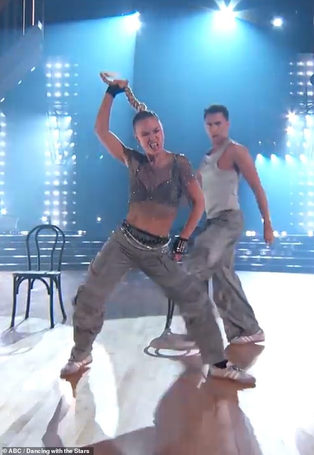 Julia Stiles recreates her iconic Save the Last Dance routine on ...