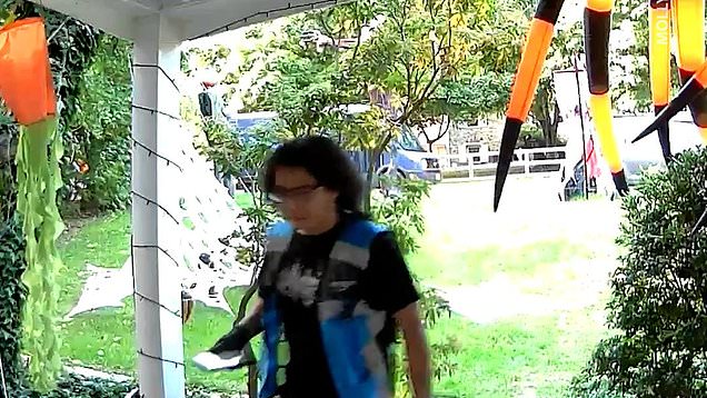 Amazon driver gets scared by Halloween decorations