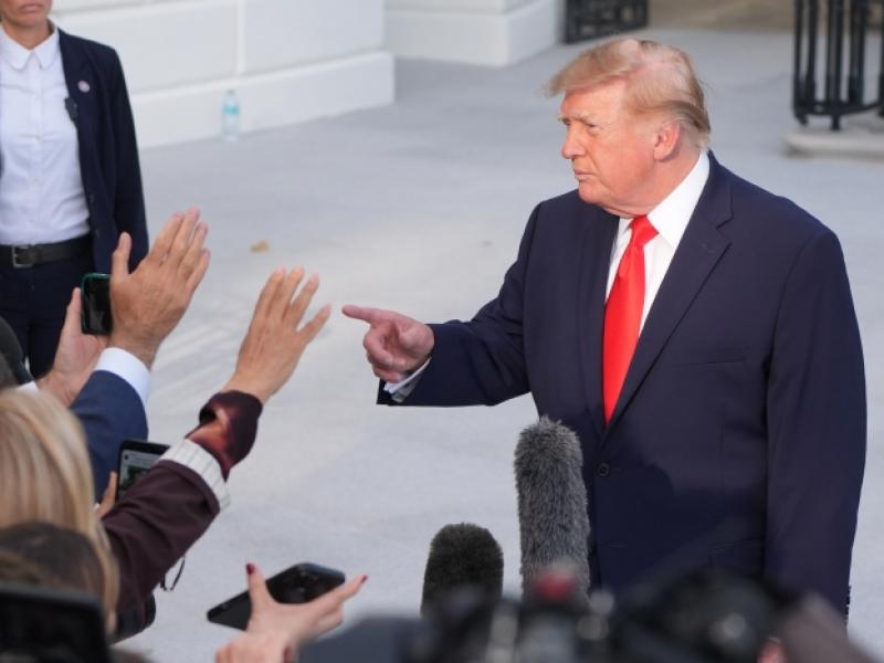 Donald Trump: Fox-News-Moderator stellt Trump vor laufender Kamera bloß