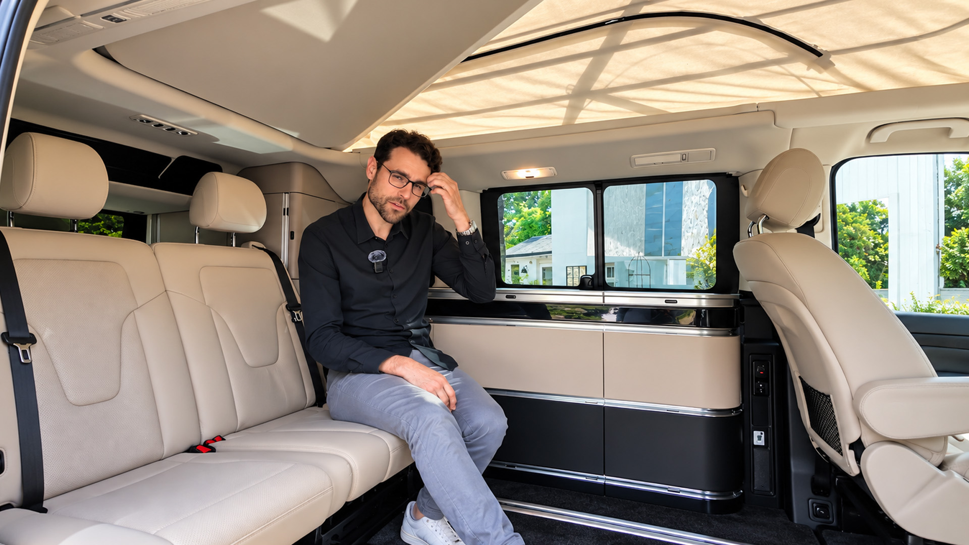 Mercedes-Benz Marco Polo zeigt einen geräumigen Camper-Van-Innenraum