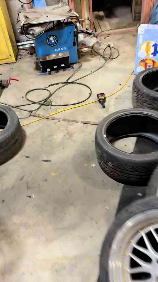 Why this Mercedes 190E tire experiment reached its breaking point