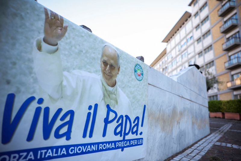 Pope Leo had a good night in hospital as he recovers from lung cancer ...