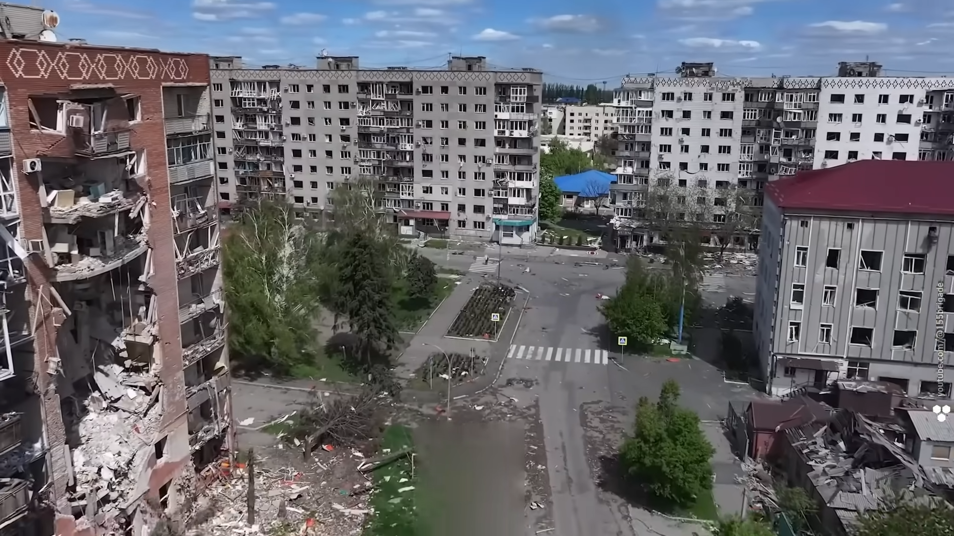 Russische Panzer rücken mit riesigen Schutzkäfigen vor – doch ein ...