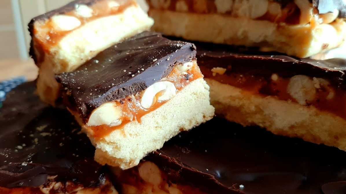 Snickers tadında bisküvili karamelli nefis atıştırmalık