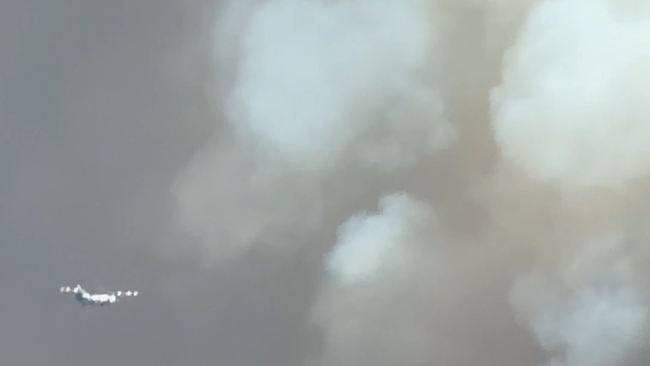 Enormous smoke clouds rise from Floriston wildfire