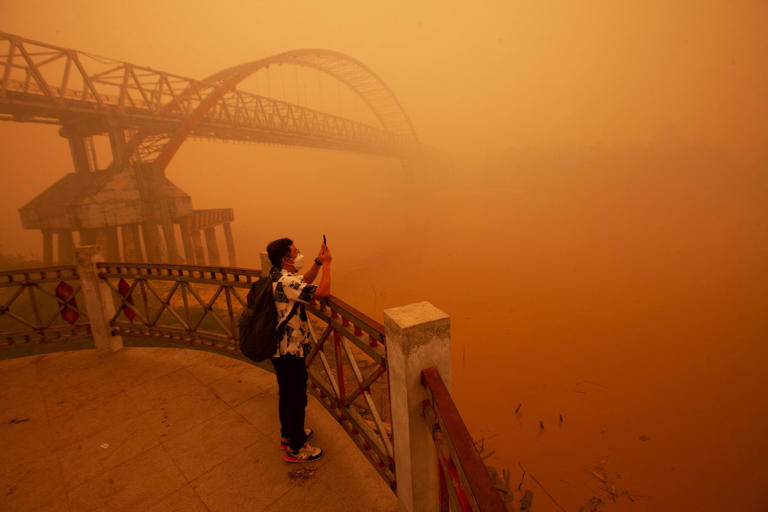 Indonesia to try dousing skies with dry ice in attempt to tackle haze