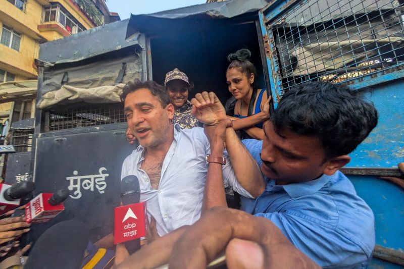 Actor Imran Khan asked to leave India over anti-CEC protest, cops ...