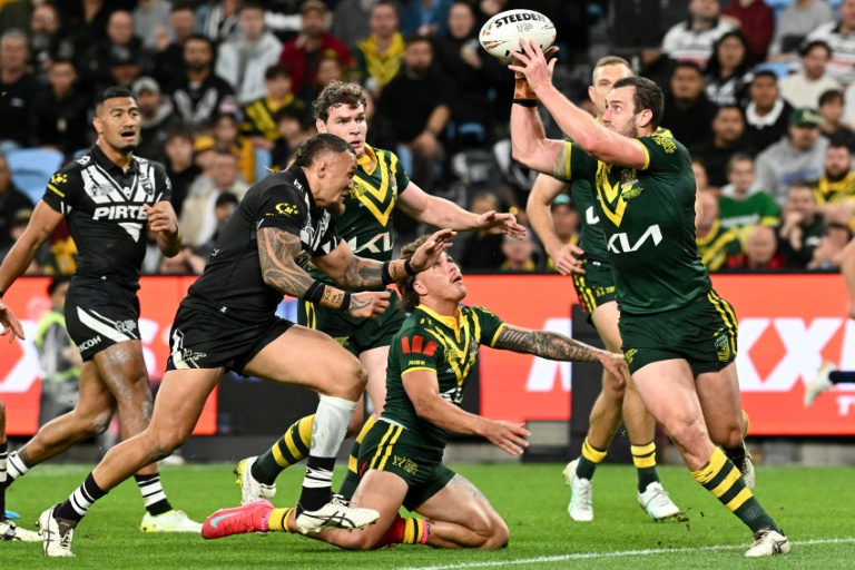Holders Australia edge New Zealand 24-22 to open Rugby League World Cup