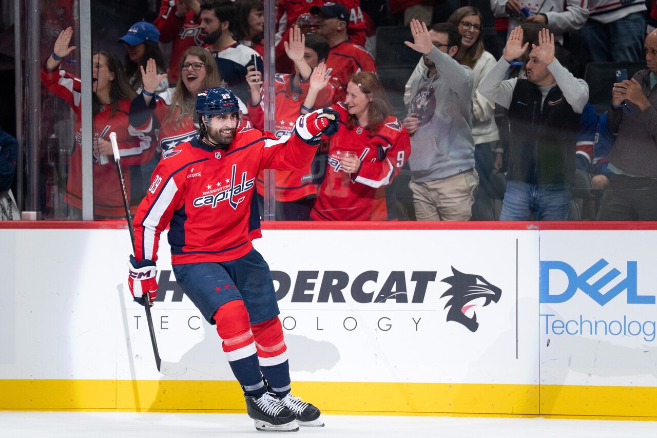 Justin Holl, Alex Tuch buoy Capitals' 5-4 win over the Canadiens