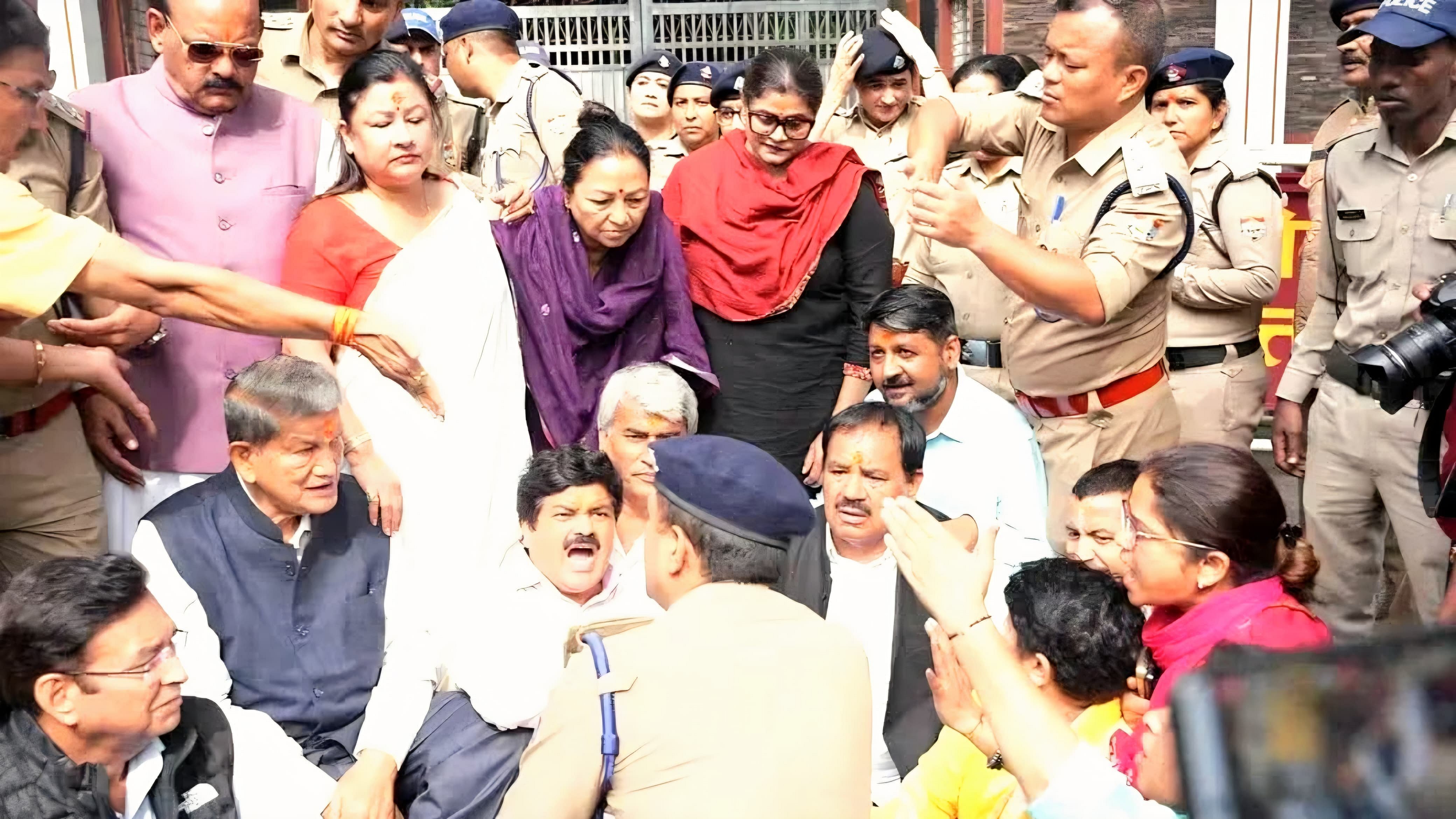 Karnataka sugarcane growers head to Pralhad Joshi’s residence after NH ...