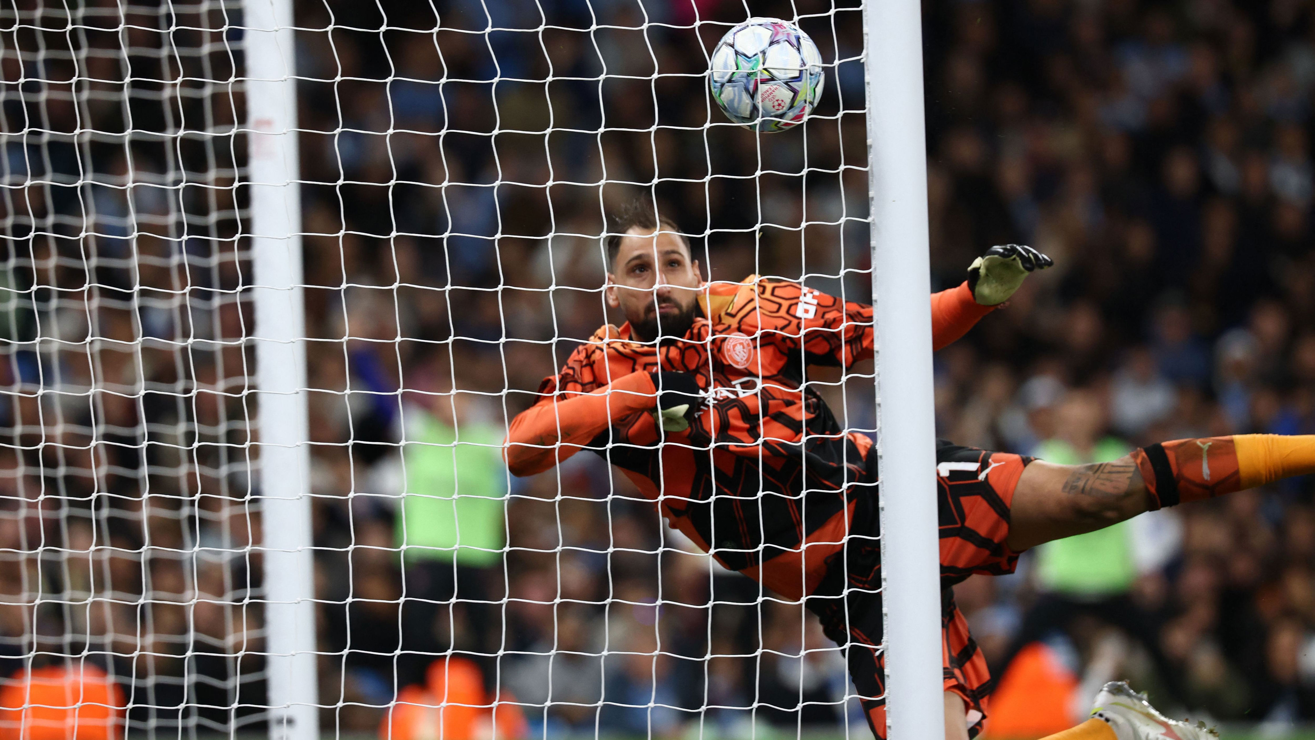 Benatia punta il dito contro Donnarumma: 