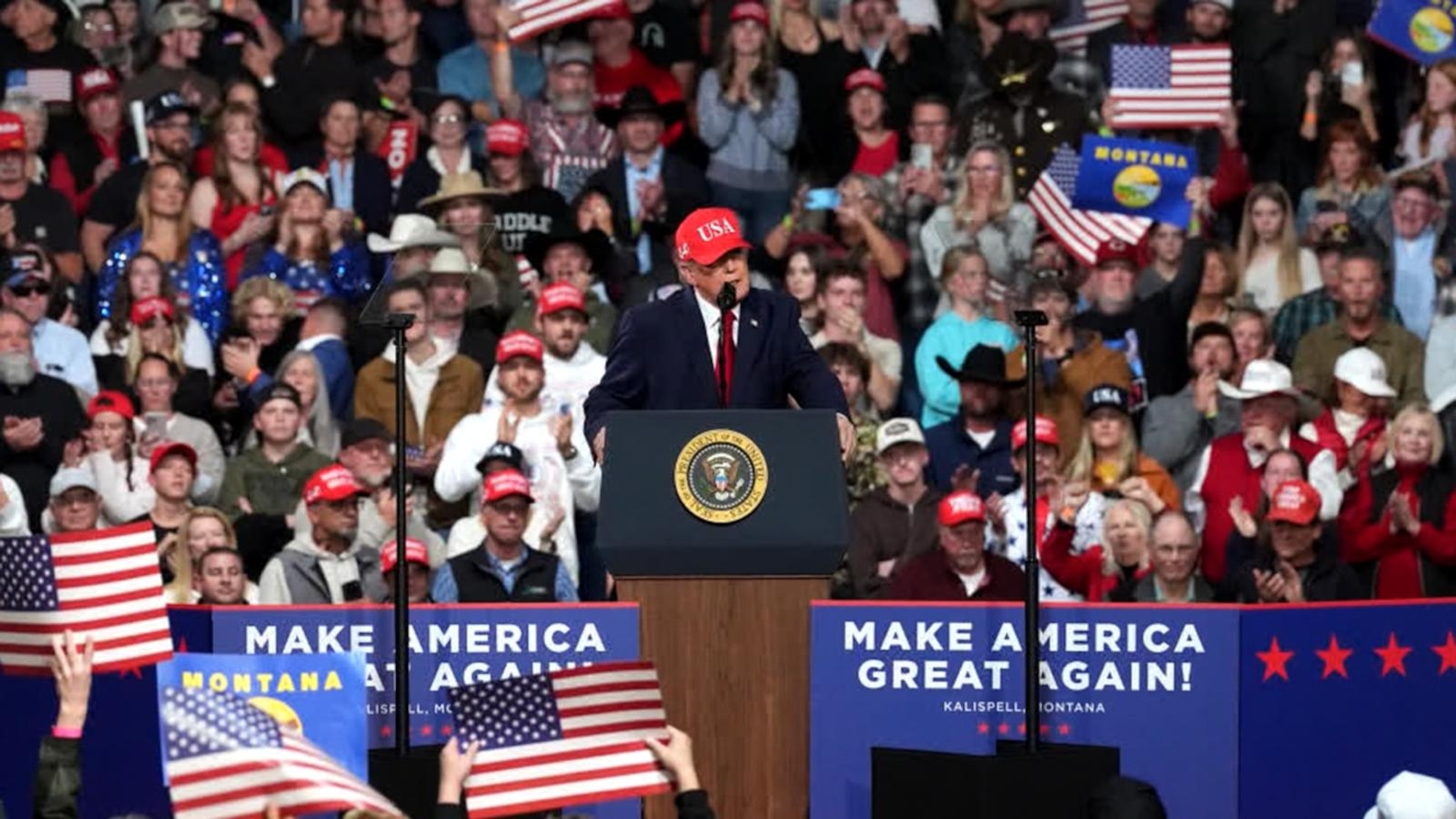 Trump focusing on core voting base as midterms near