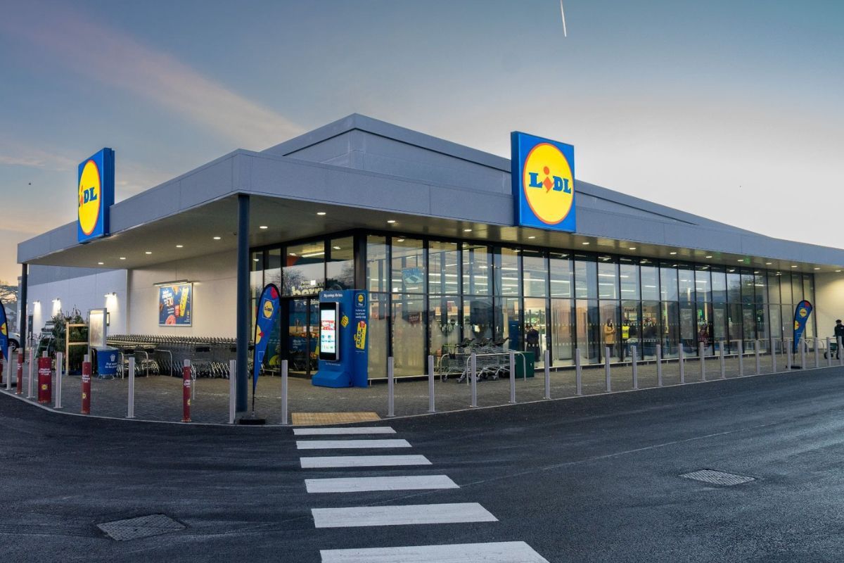 Lidl eyes Poundland bargain as sale of discount retailer ramps up