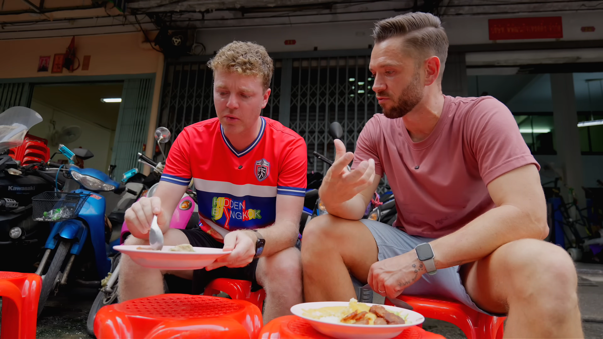 Tasting legendary green curry at Khao Gaeng Jek Pui in Bangkok Chinatown