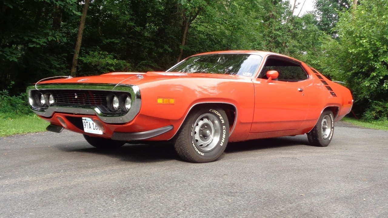 1971 Plymouth Road Runner 383 4-speed in red