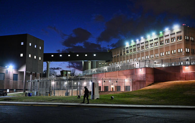 Inmates describe eating mice and bugs in food served at aging DC jail