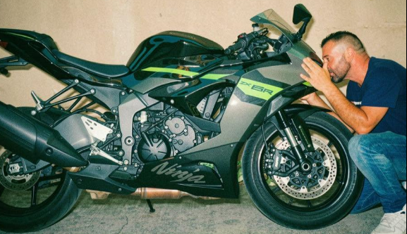 Incidente alla Romanina, scontro tra auto e moto: morto un 59enne