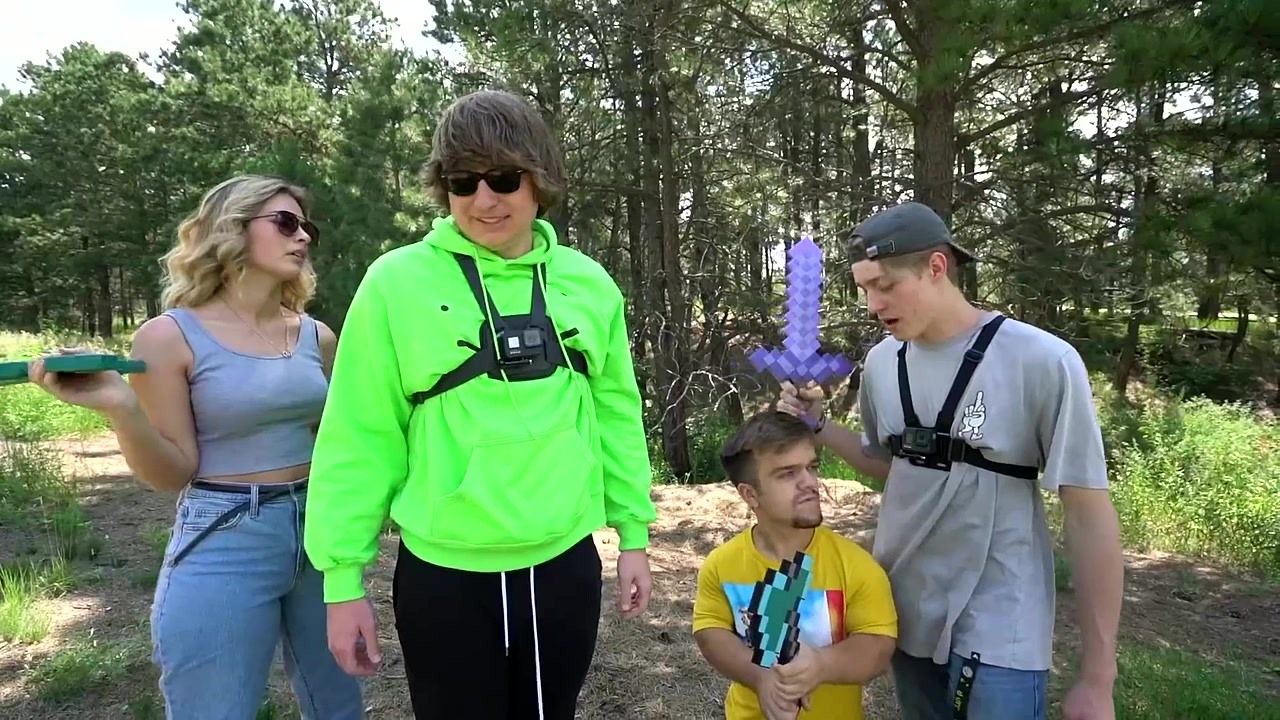 Matthew Beem builds the world's largest Minecraft Dream statue