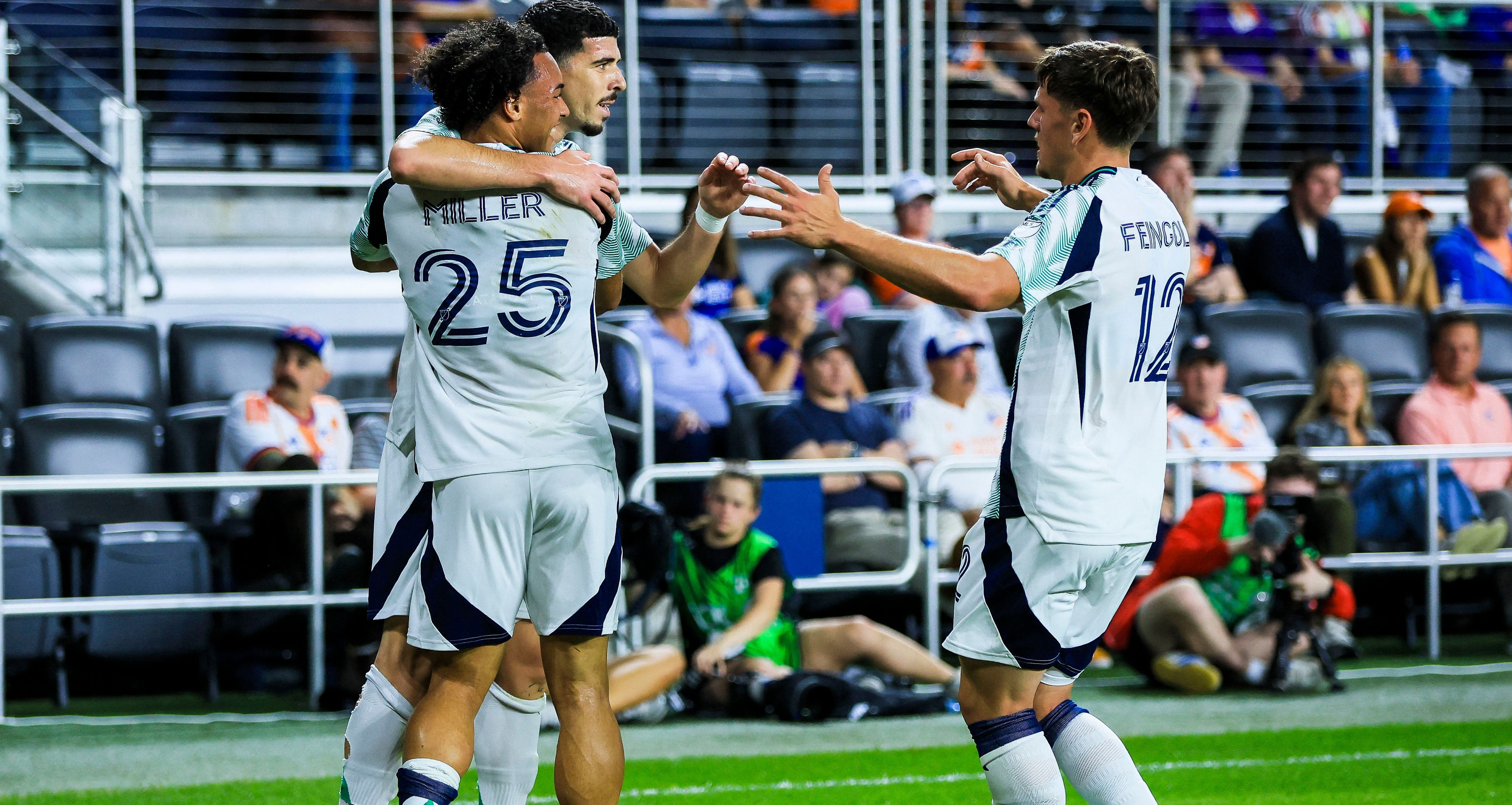 Los Revs aseguran su pase a los playoffs con victoria ante Cincinnati