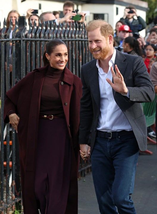 Harry and Meghan welcomed to Nottingham by cheering crowd - latest