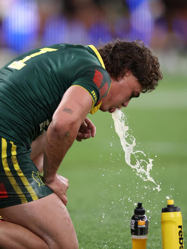 Ponga hurt as Aussies win all-time epic clash