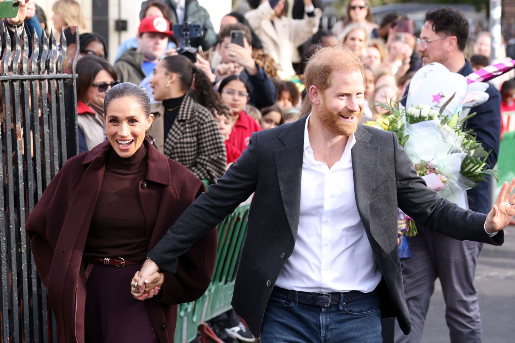 Meghan Markle and Prince Harry cheered at first joint UK appearance
