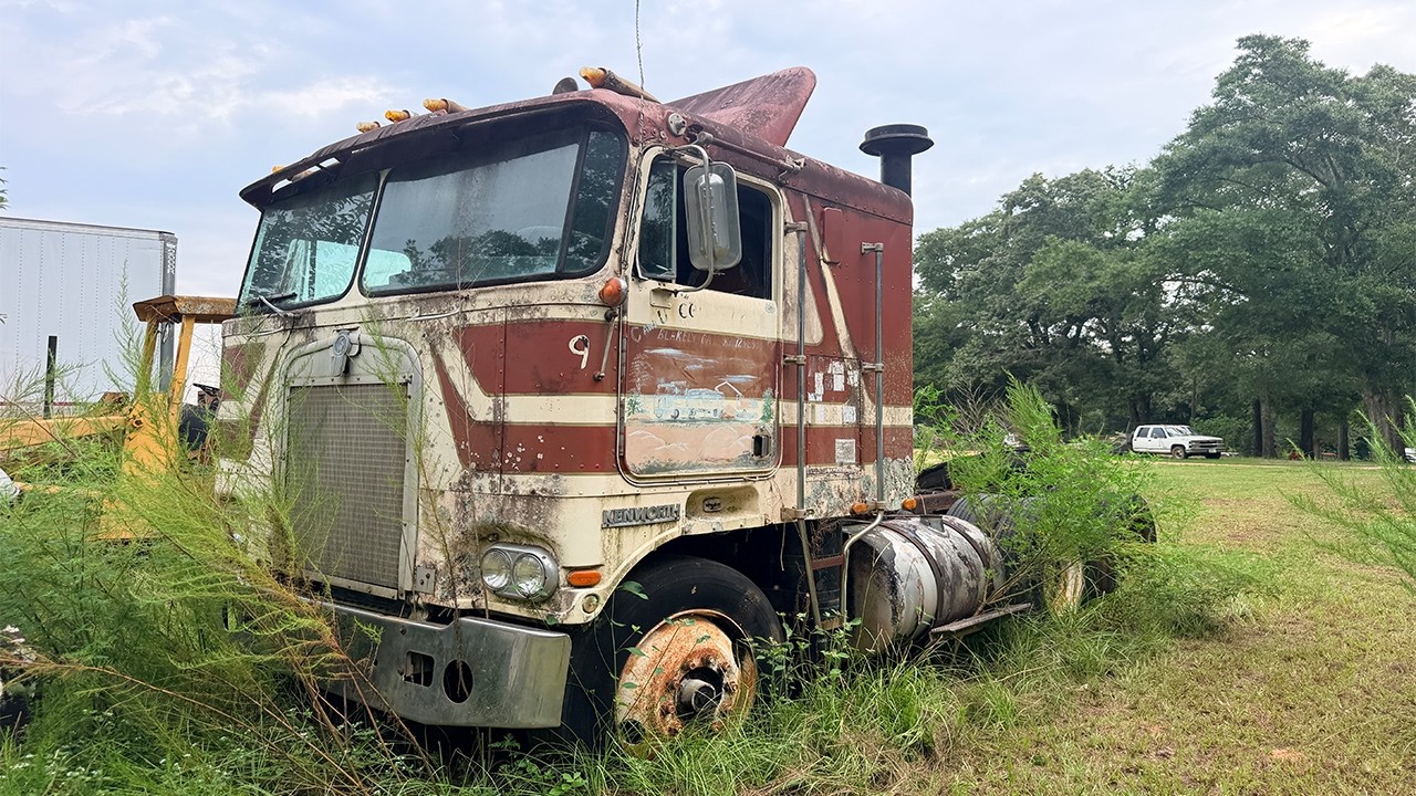 Is this a rare KW cabover?