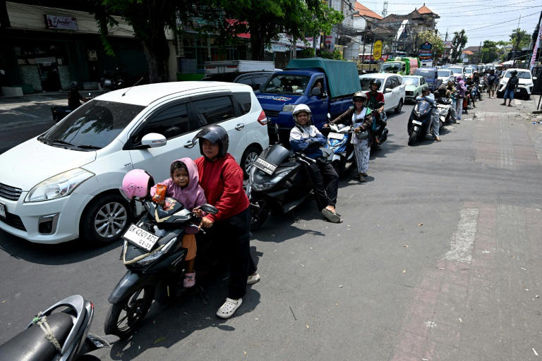 Hundreds hold protest over Bali fuel shortage