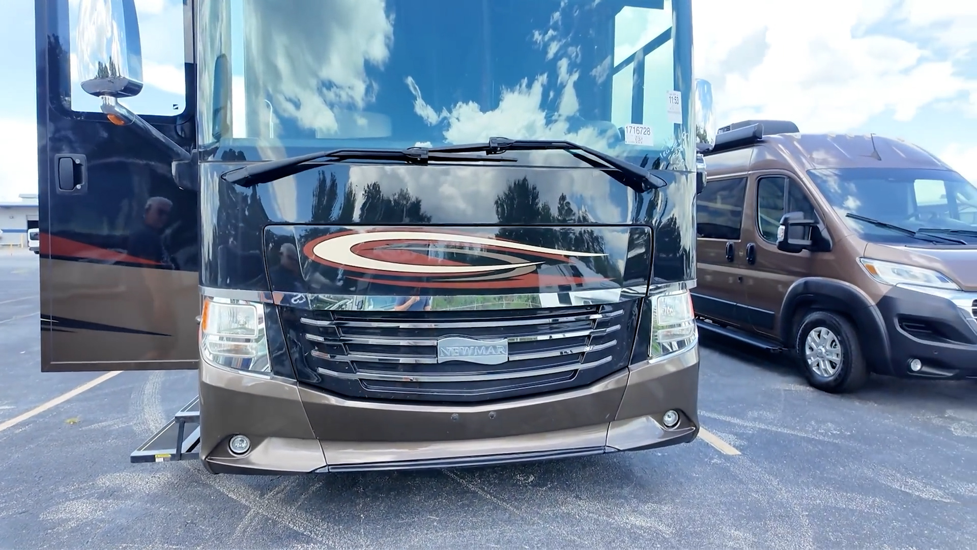 RVs and campers at this repo auction are half price and still not selling