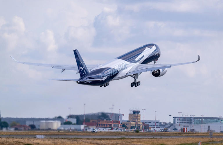 Lufthansa Airbus A350-1000 deliveries start soon: layout & routes revealed