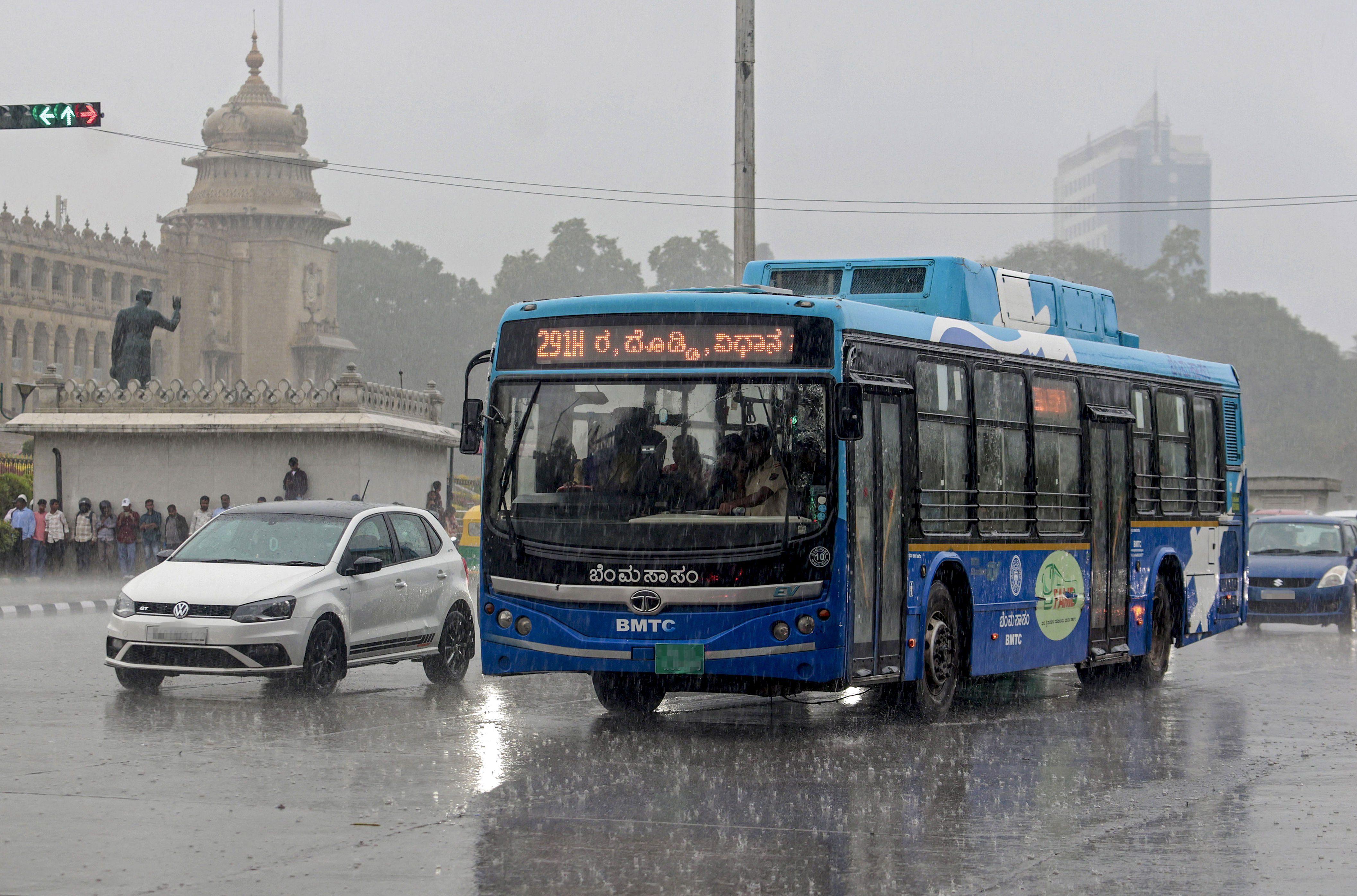 Snow blanket in peaks, rain in plains follow monsoon retreat; several ...