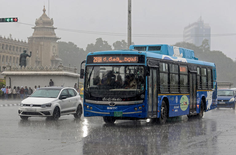 Snow blanket in peaks, rain in plains follow monsoon retreat; several ...