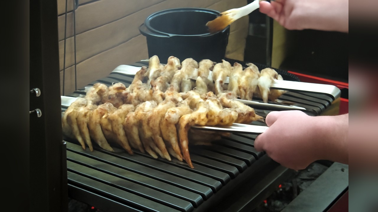 Root beer flavors chicken wings on the grill