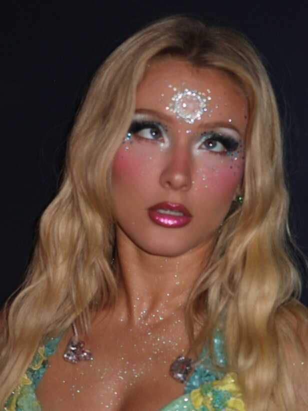 Zara Larsson doubles down on 'goon face' controversy while Blue Moon MV ...
