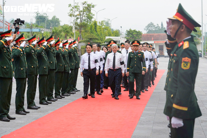 Trang nghiêm lễ an táng 93 hài cốt liệt sĩ ở Nghĩa trang Vị Xuyên