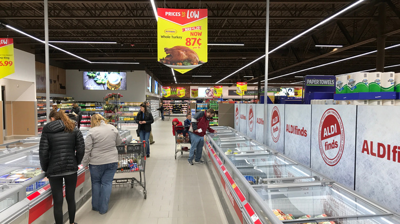 Aldi's 2026 Thanksgiving meal feeds 10 for under $40 — here's ...