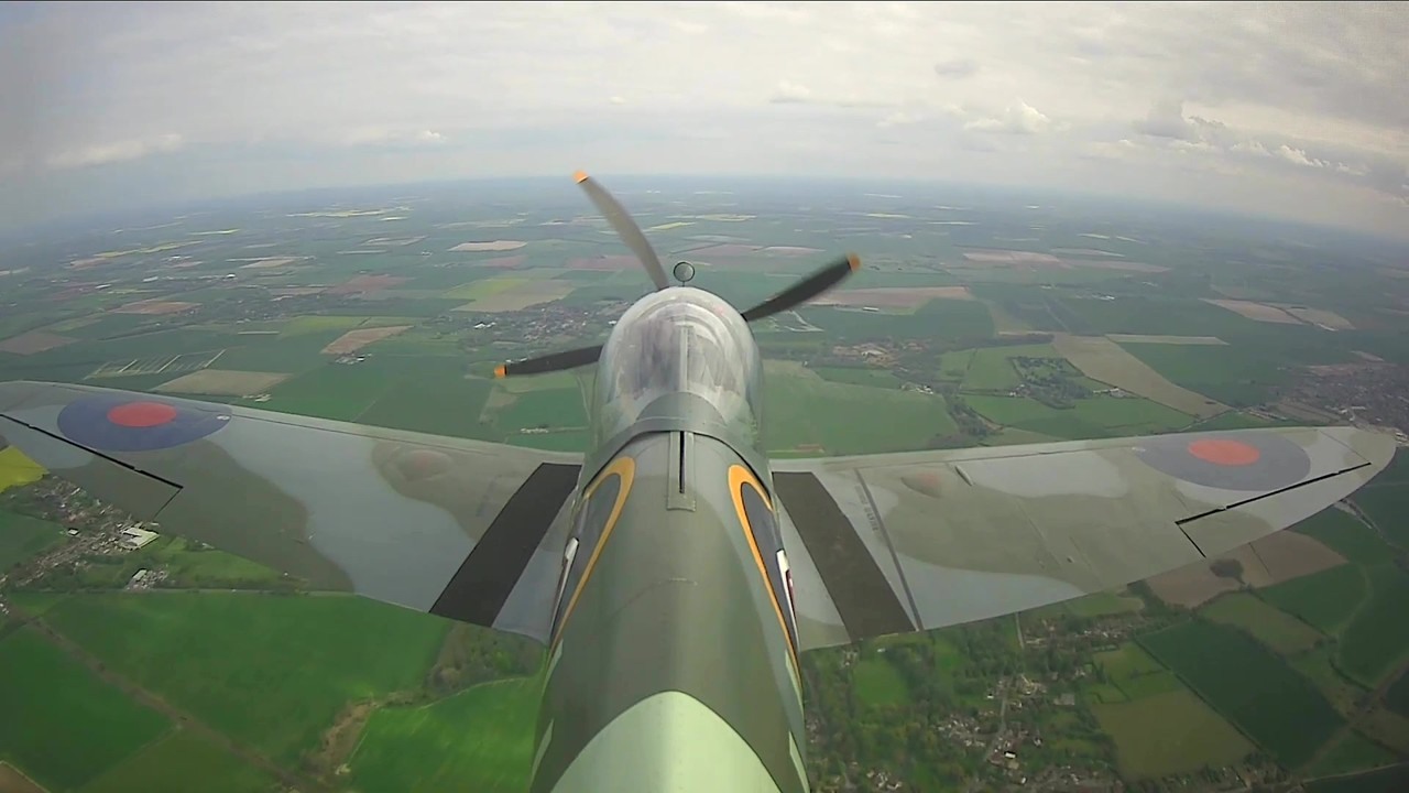 Two WW2 Spitfires fly a dogfight in unedited footage (part 3)