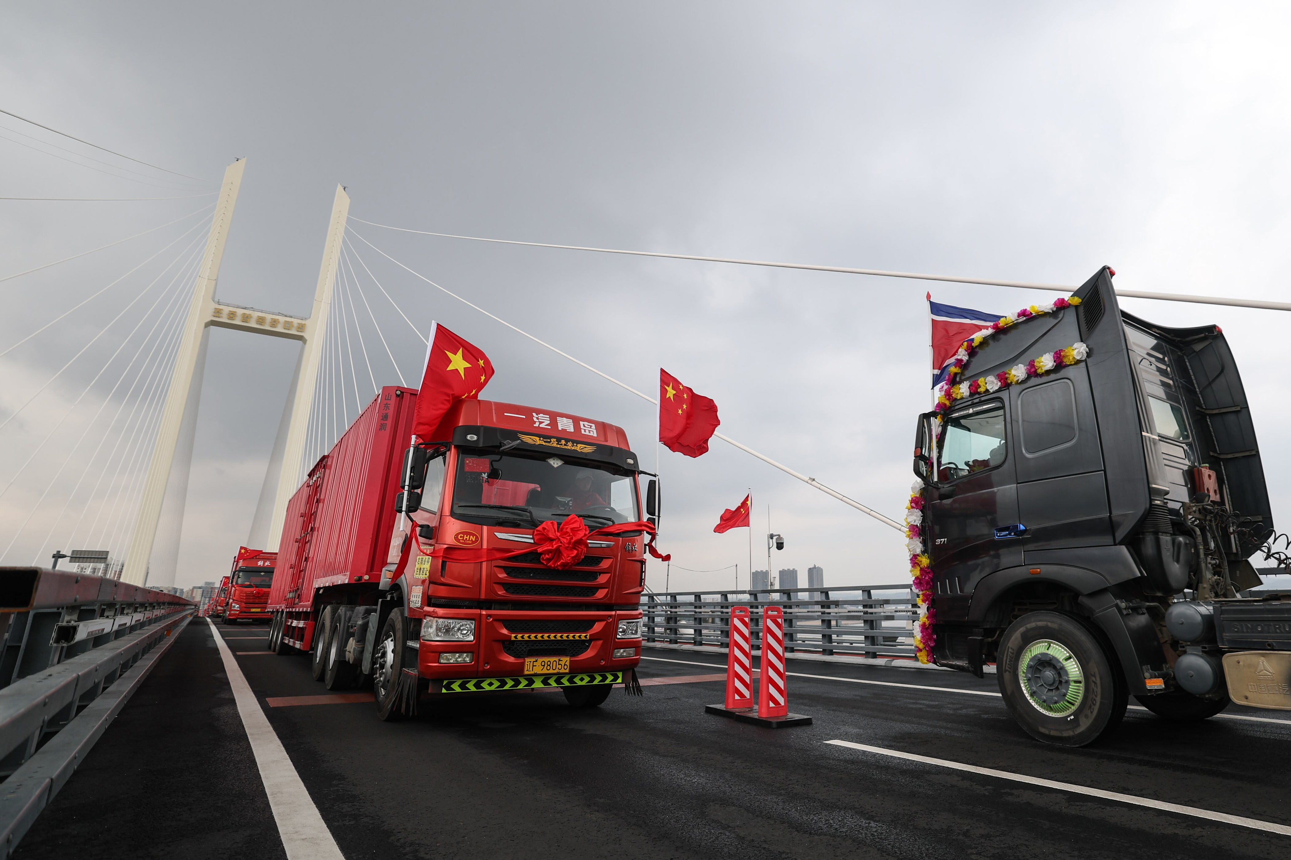 New Yalu River Bridge opens, undermining North Korea sanctions