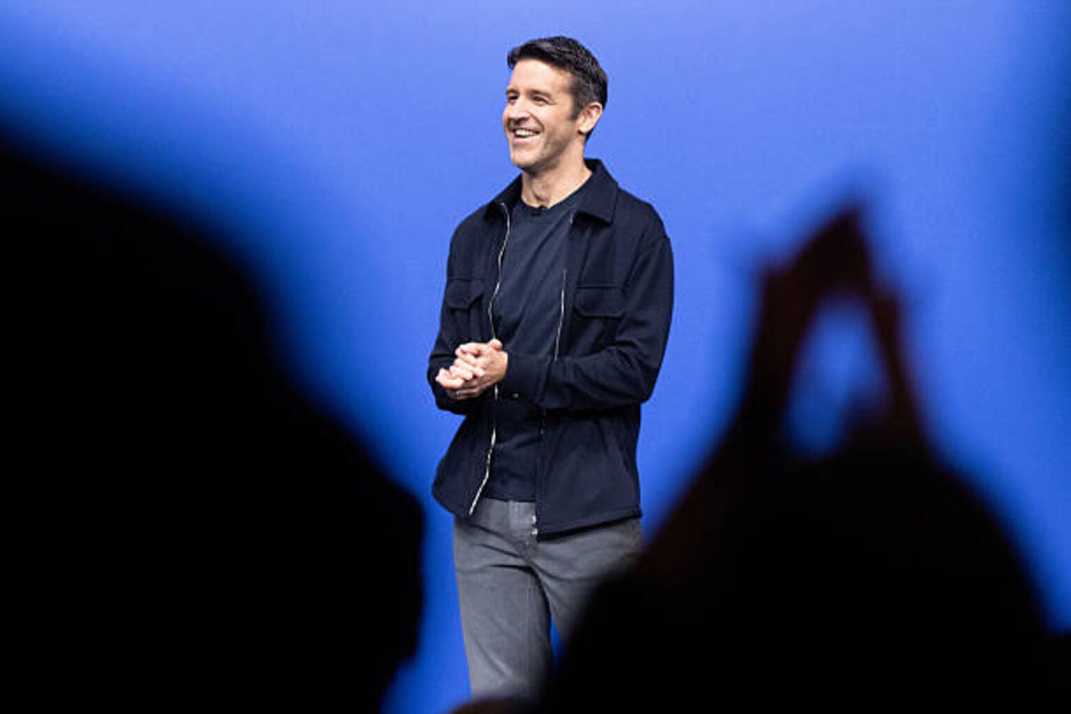Apple's Ternus retains focus on hardware rather than creating AI model ...