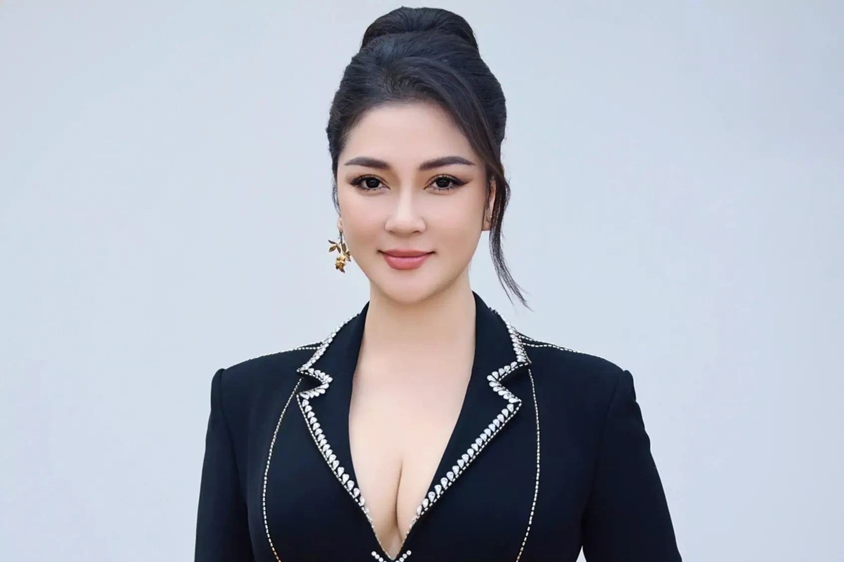 Hoa hậu Nguyễn Thị Huyền khi chấm thi Hoa hậu Việt Nam 2024, hồi tháng 3 năm ngoái. Ảnh: Ban tổ chức cung cấp
