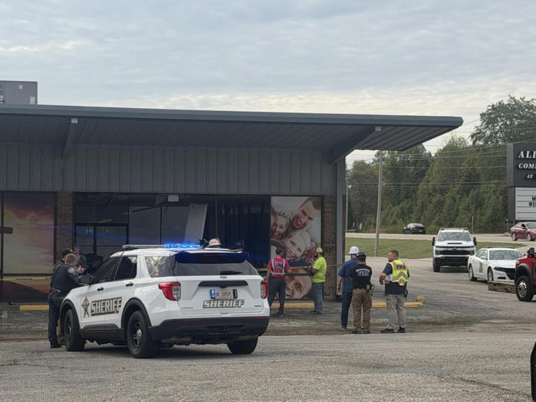 Building collapse reported in Warrick County