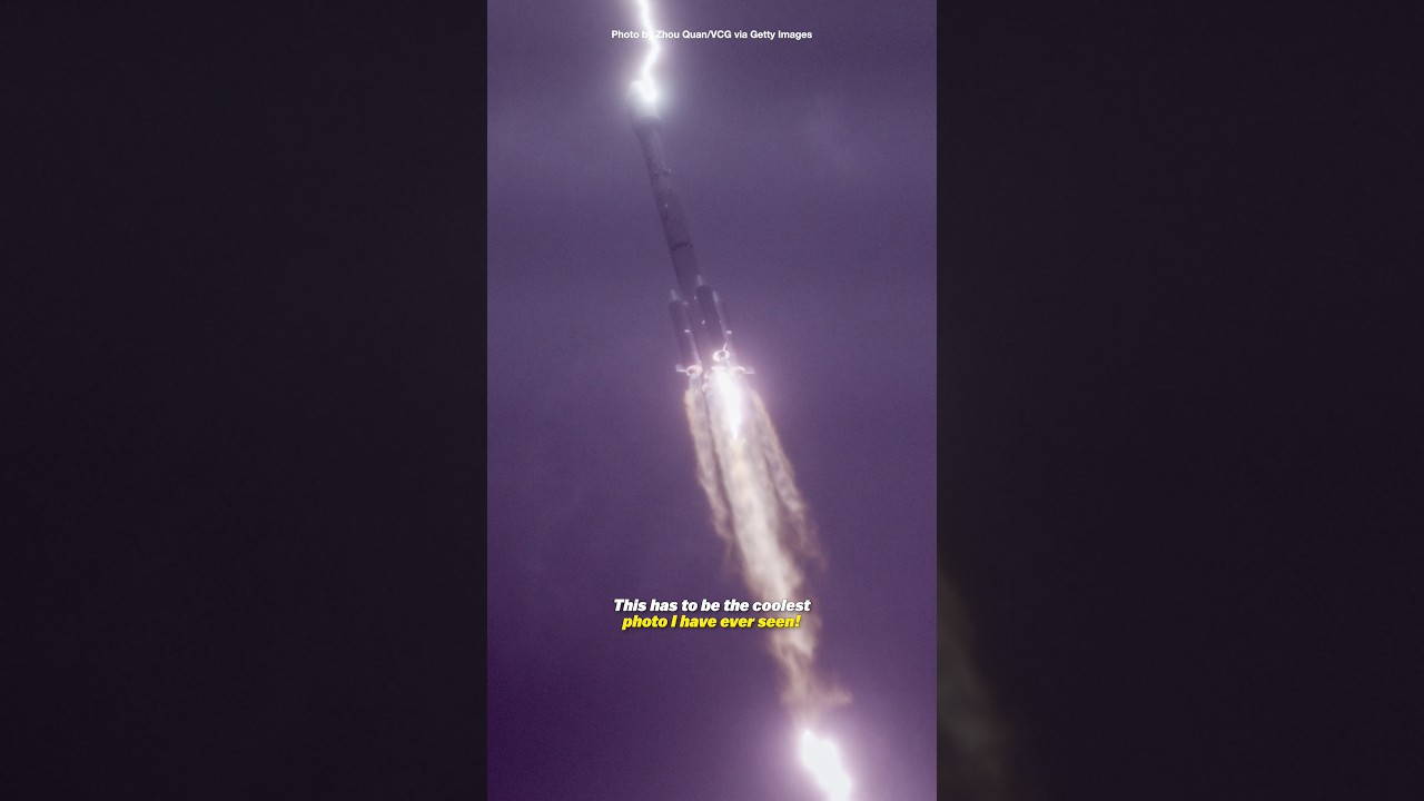 China’s rocket just struck by lightning