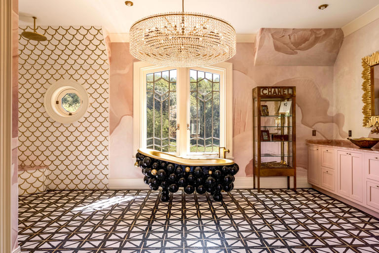 Lumber Liquidators founder lists massive ranch home
