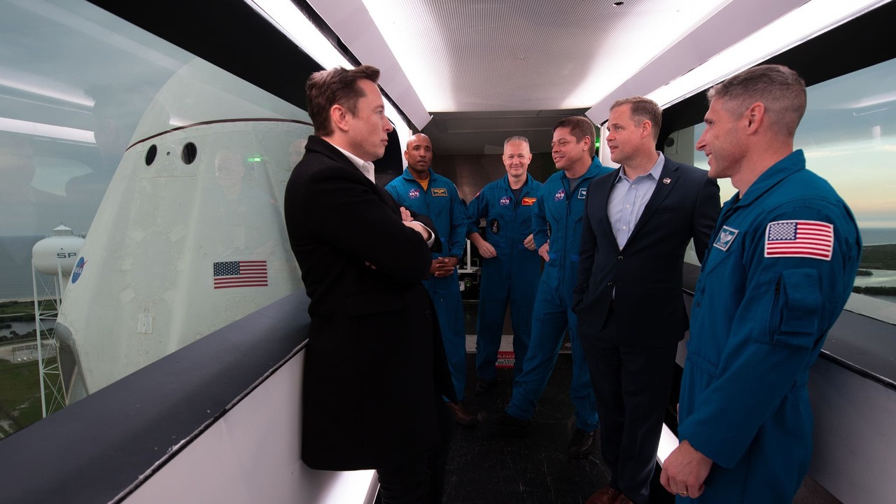 NASA is betting its moon landing on Elon Musk - why SpaceX must launch ...