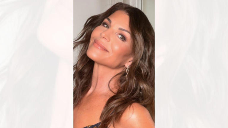 Lori Loughlin looks ageless as she reunites with 'Full House' costars ...