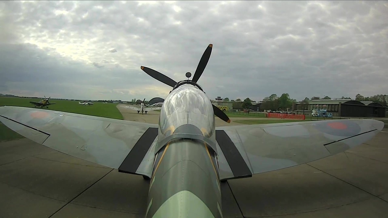 Two WW2 Spitfires fly a dogfight in unedited footage (part 1)