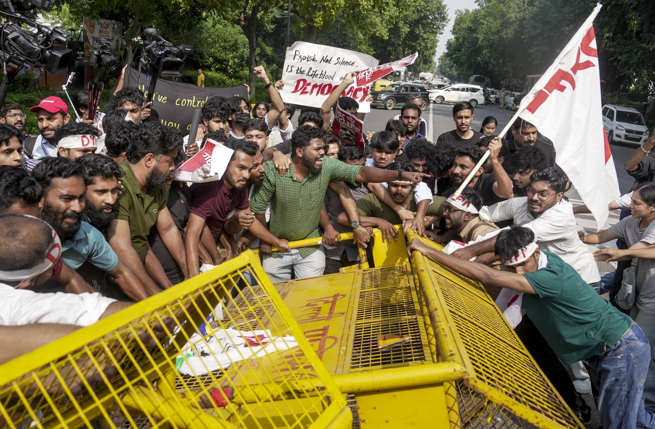 Under Gen Z fire since revelation of internal dissent on SIR, ECI falls ...