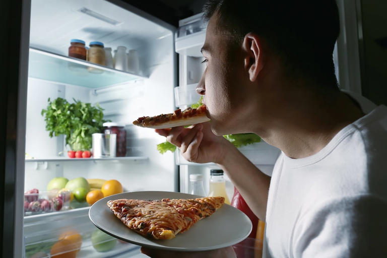 Late-night eating linked to increased risk for MASLD, cirrhosis