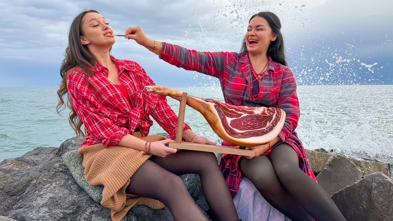I sliced a whole jamón for a giant pizza