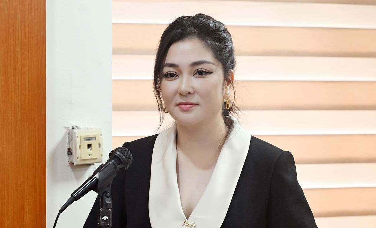 Hoa hậu Nguyễn Thị Huyền tại buổi bảo vệ luận án tiến sĩ, chiều 13/10 tại Hà Nội.